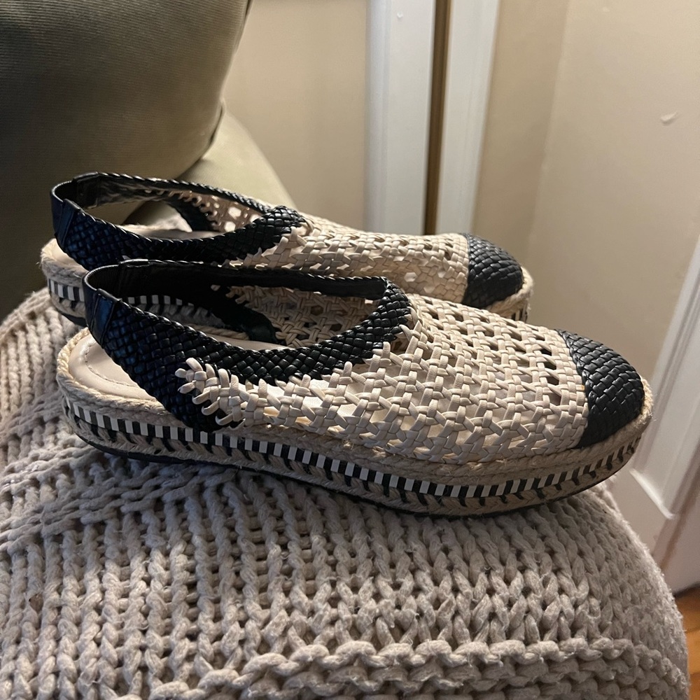 NWOT Tory Burch Rattan Sandals